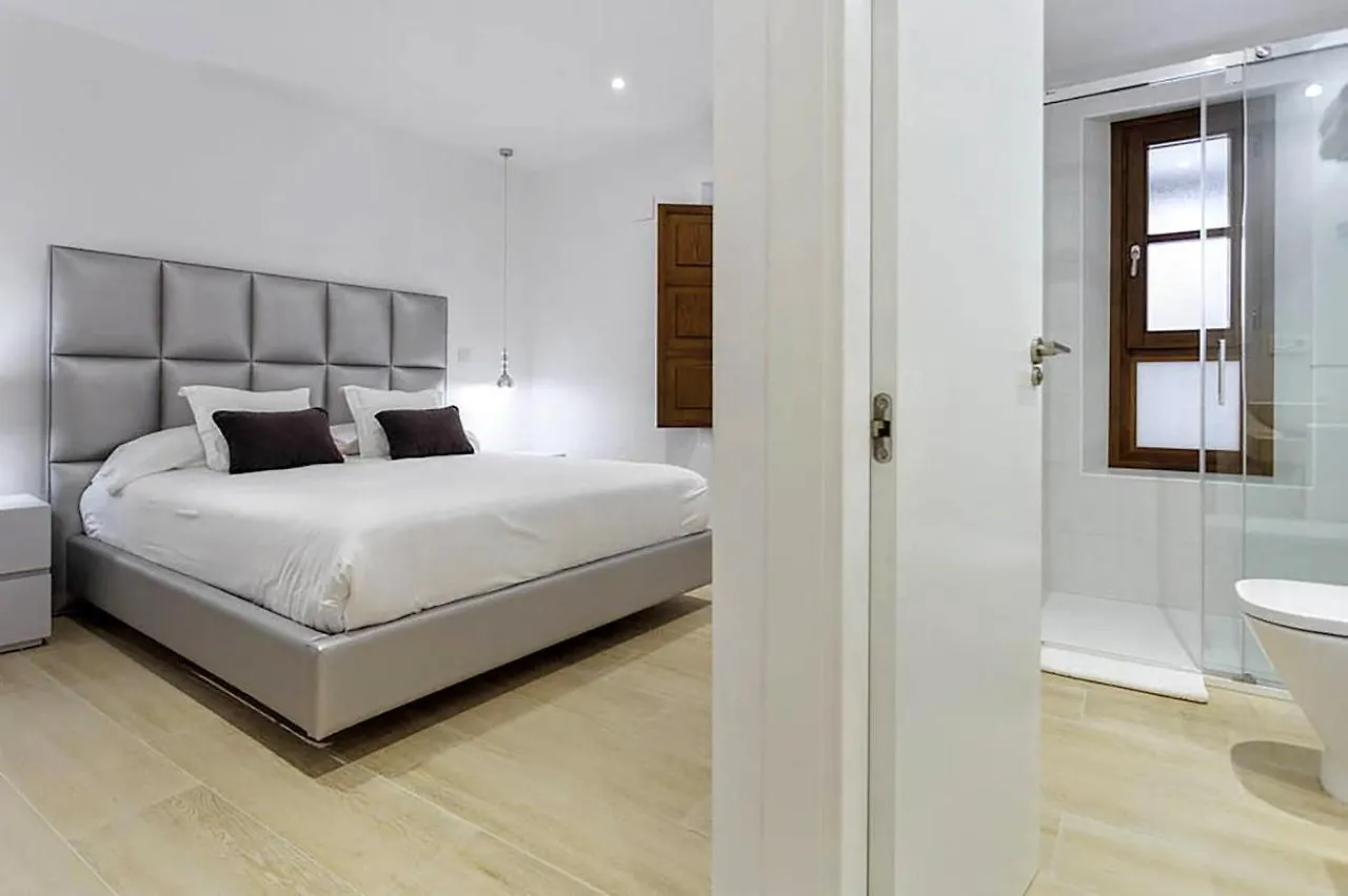 Palacio Del Siglo XVII Frente A Los Jardines De Murillo Sevilla Apartman