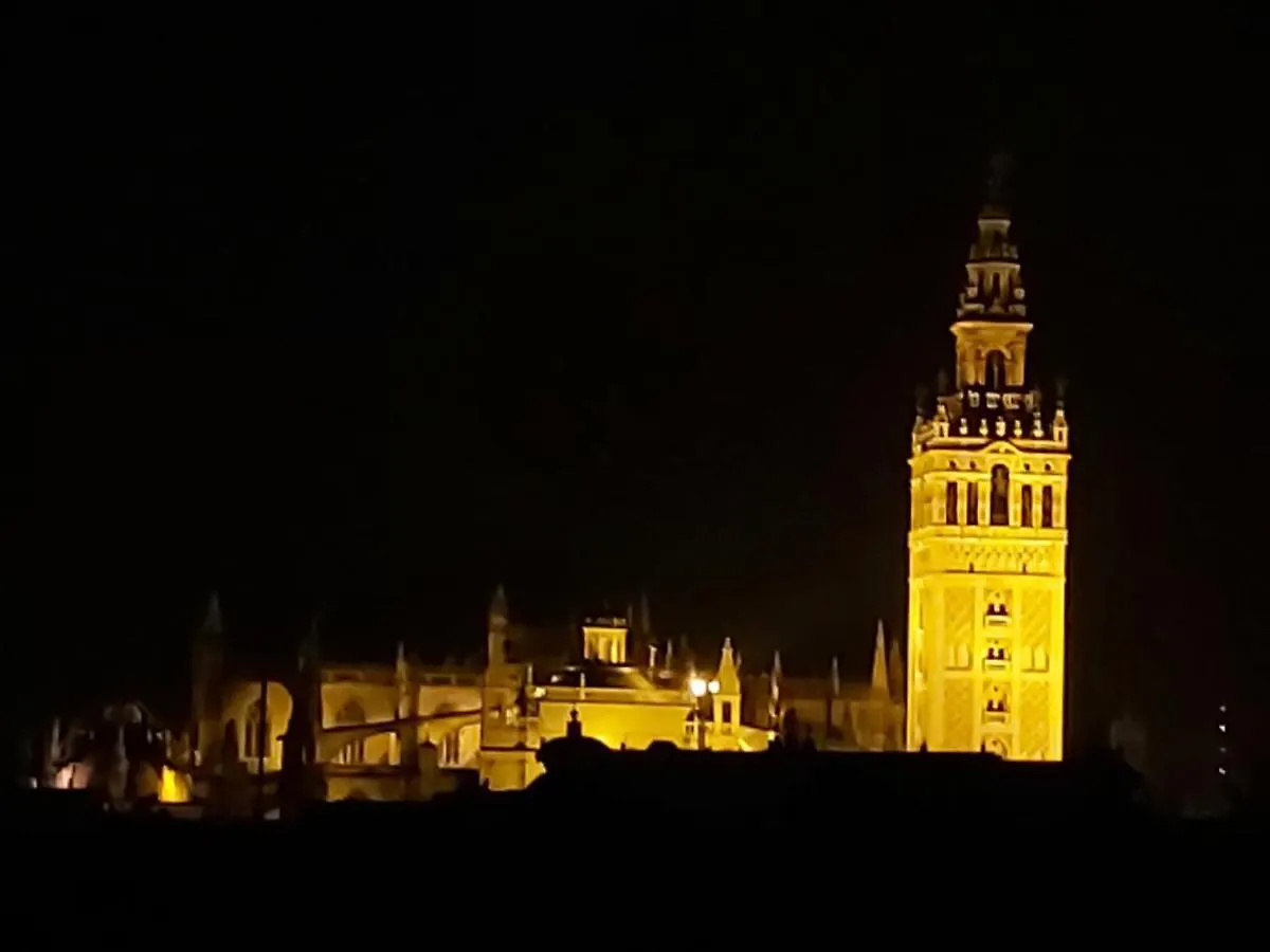Palacio Del Siglo XVII Frente A Los Jardines De Murillo Sevilla Apartman