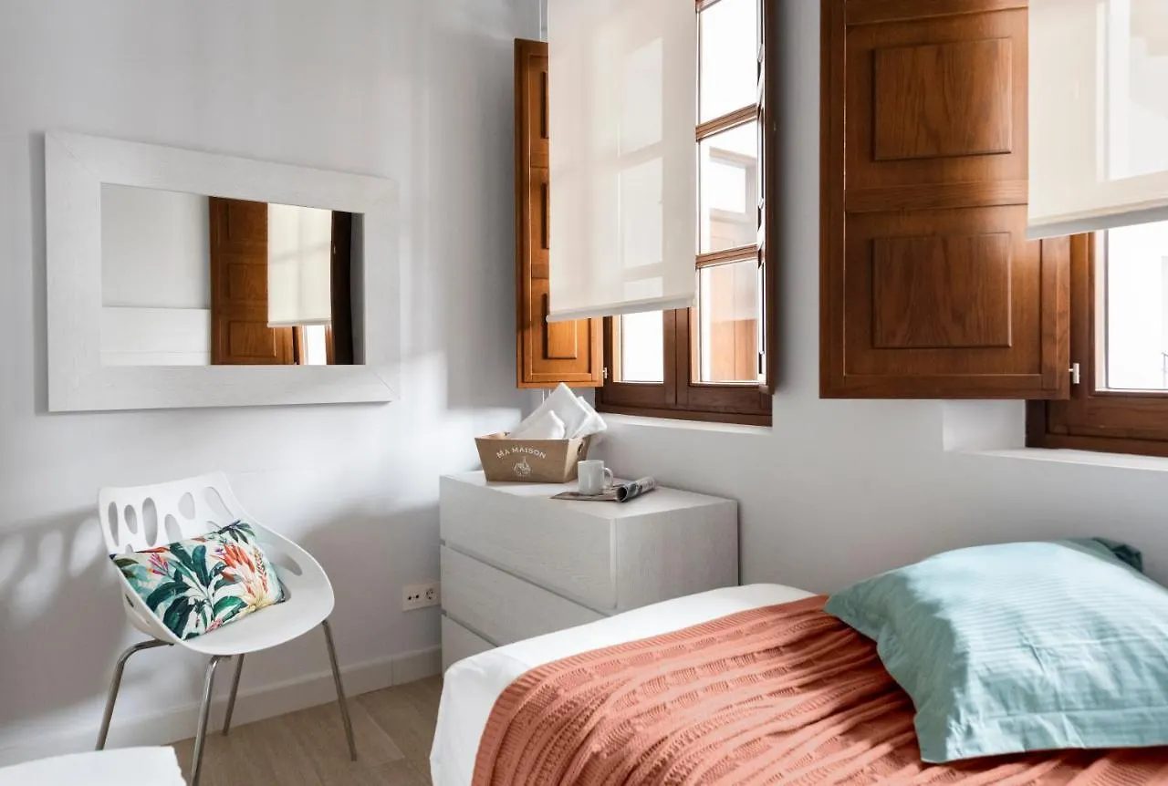 Palacio Del Siglo XVII Frente A Los Jardines De Murillo Sevilla Apartman