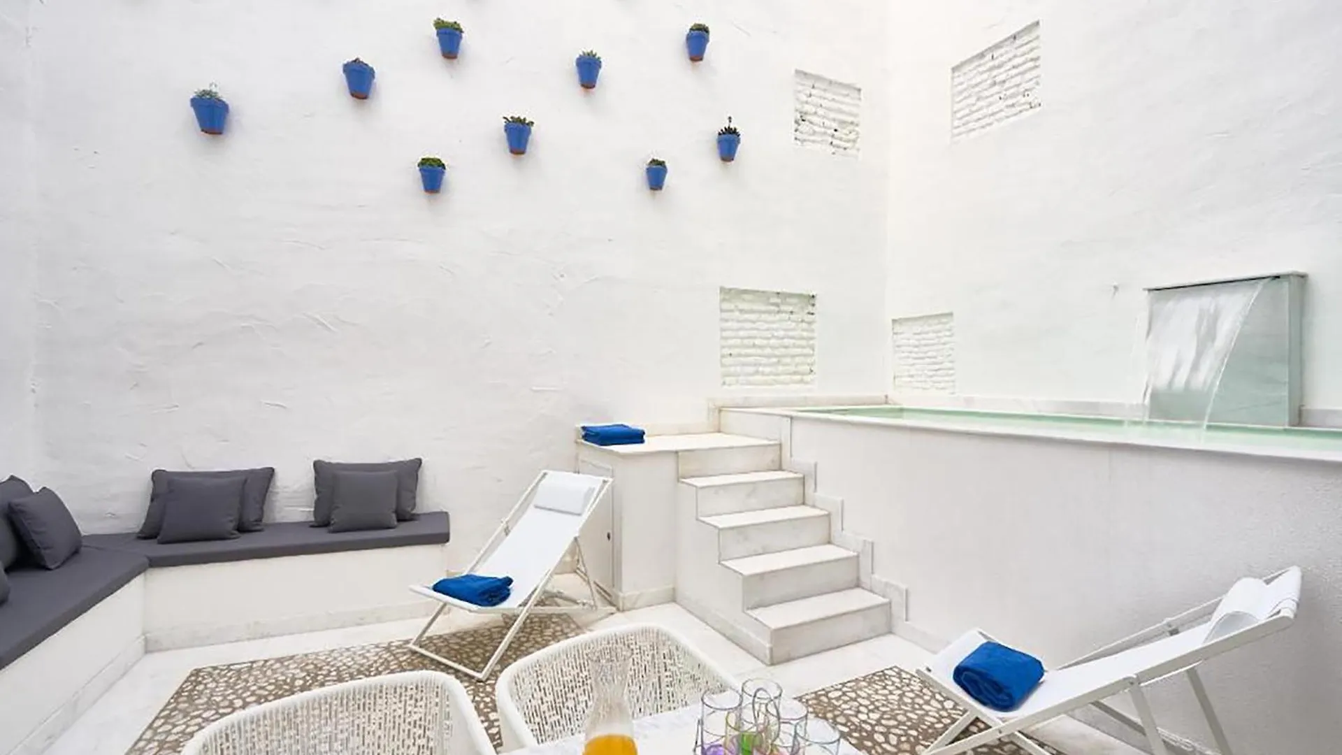 Palacio Del Siglo XVII Frente A Los Jardines De Murillo Sevilla Apartman